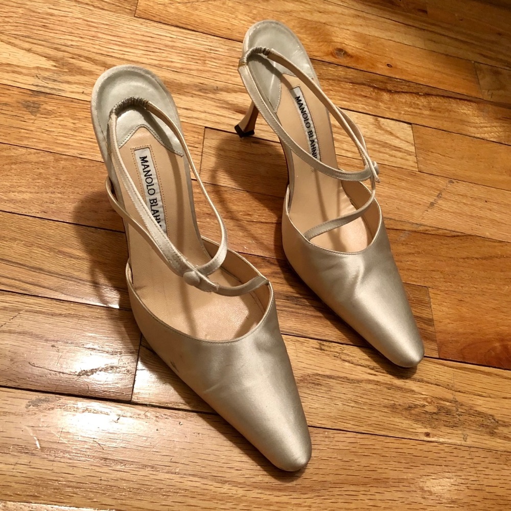 Manolo Blahnik Elegant diagonal strap Silver Heels size 8 - Picture 2 of 5